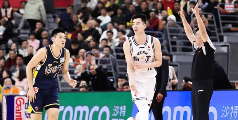 开云在线观看-郭昊文场均20.6分获得常规赛本土得分王，却无缘最佳阵容